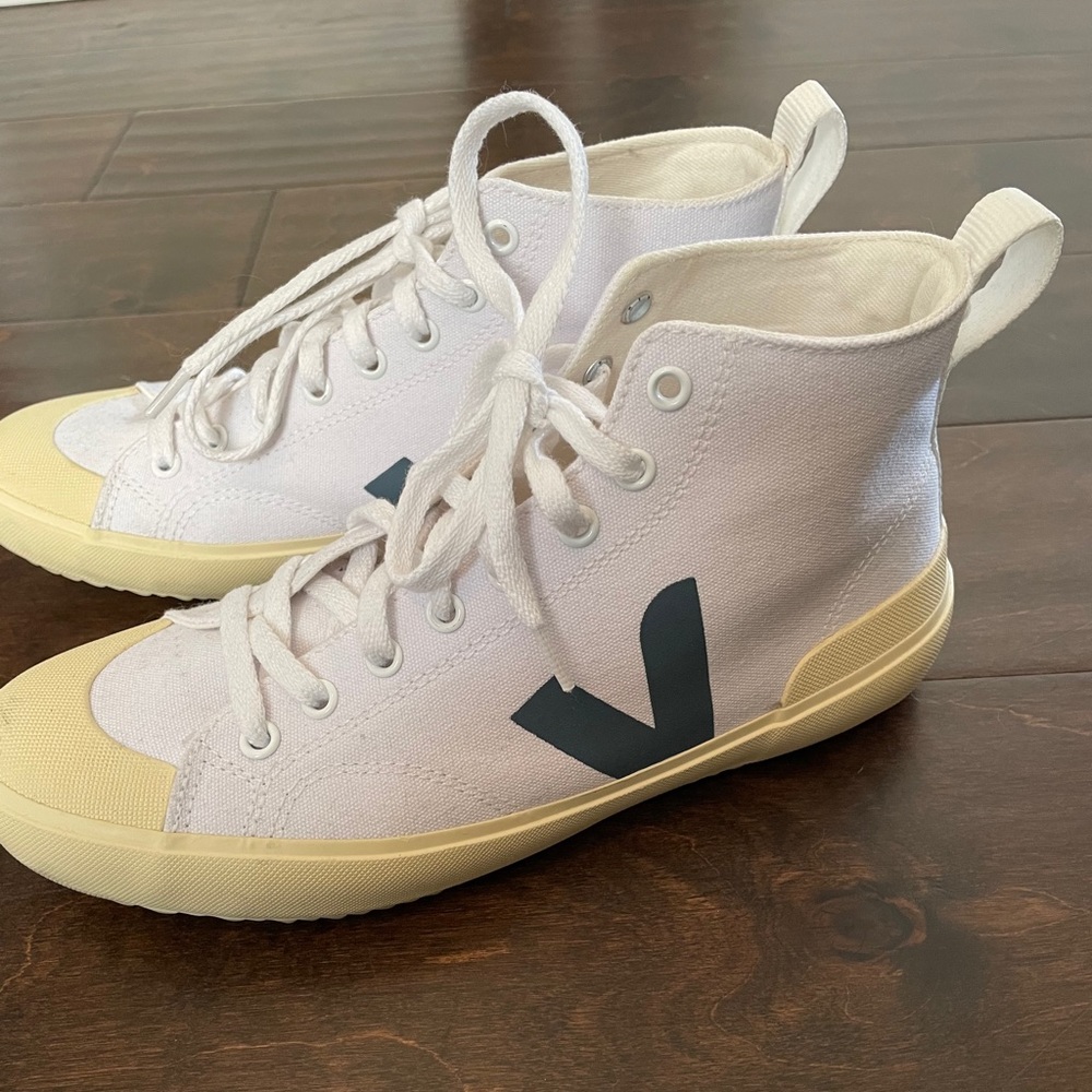 Veja Canvas Nova Hi-Top Sneaker 8